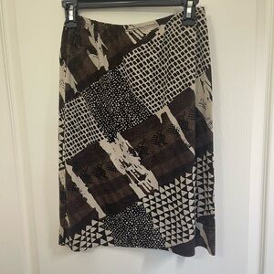 BCBG Maxazria Women's Knee Length Skirt S Tan & White Geometric Print Stretch